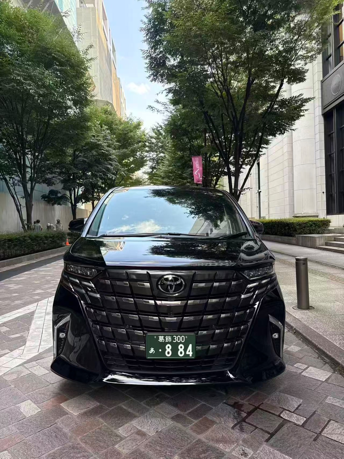 Toyota Alphard / Vellfire — Luxury MPV